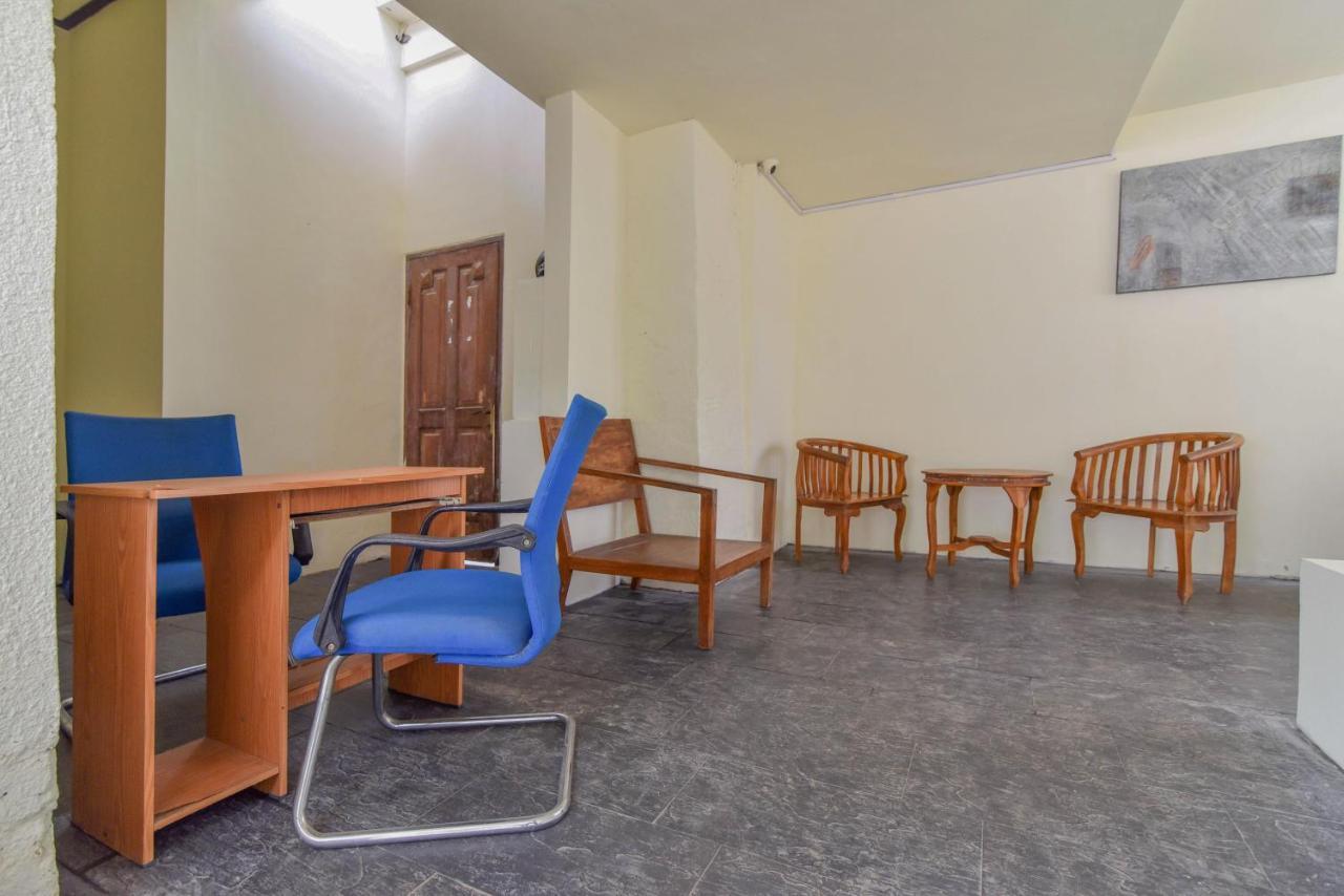 RedDoorz Plus near Seminyak Square Denpasar  Bagian luar foto