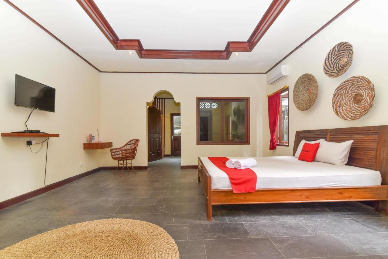 RedDoorz Plus near Seminyak Square Denpasar  Bagian luar foto
