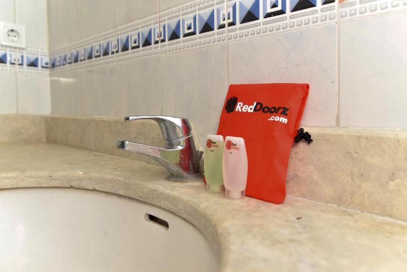 RedDoorz Plus near Seminyak Square Denpasar  Bagian luar foto