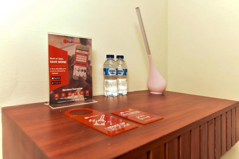 RedDoorz Plus near Seminyak Square Denpasar  Bagian luar foto